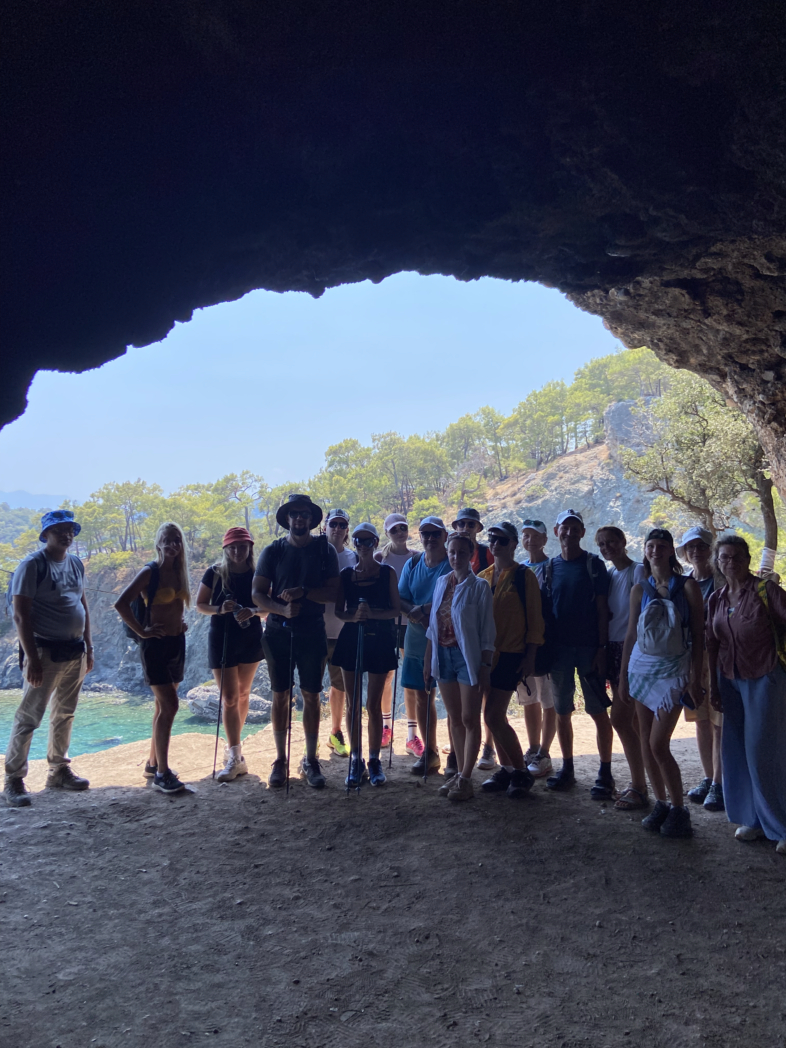 Групповое фото - Фазелис с пещерой